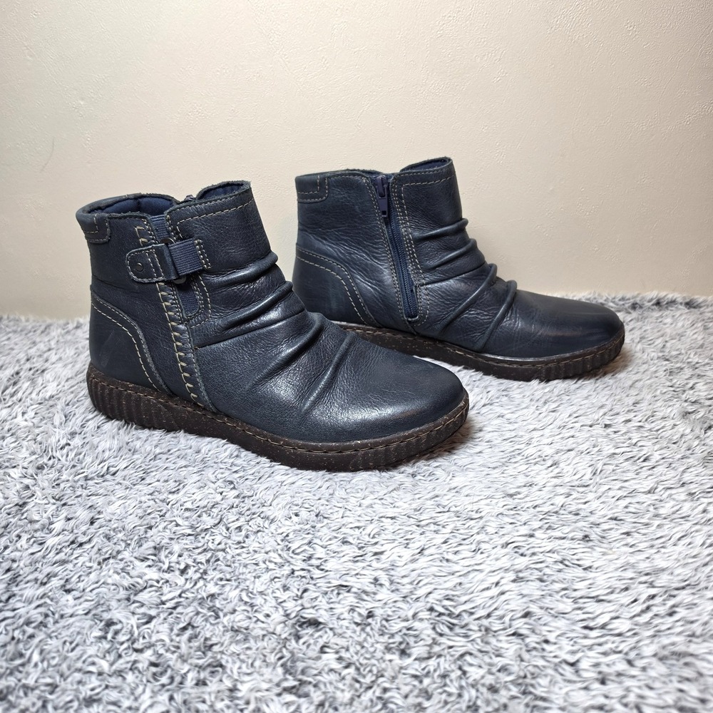 Clark's Leather Navy Ruched Ankle Boots Booties Flats Zip Side Women's Size 6.5
